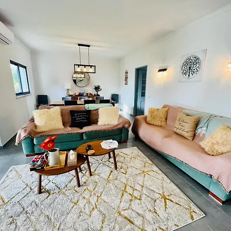 Oasis 4-bedroom Retreat With Pool In Vilamoura Quarteira