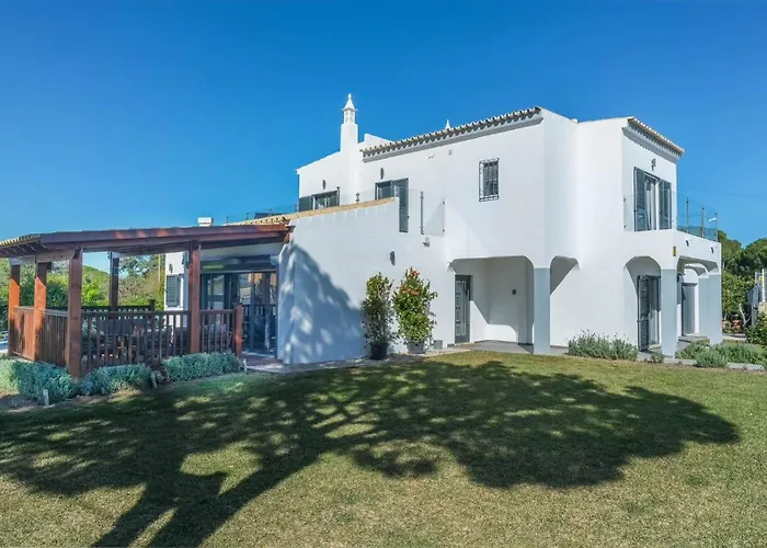 Casa Da Laranjeira- Serene 4bedroom 4bath Pool & Garden Villa, 10 Mins To Vilamoura Marina Villa Quarteira