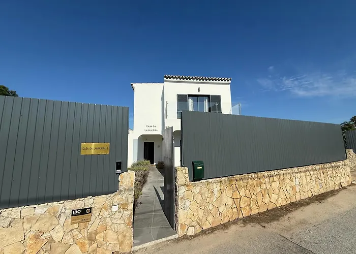 Villa Casa Da Laranjeira- Serene 4bedroom 4bath Pool & Garden Villa, 10 Mins To Vilamoura Marina *