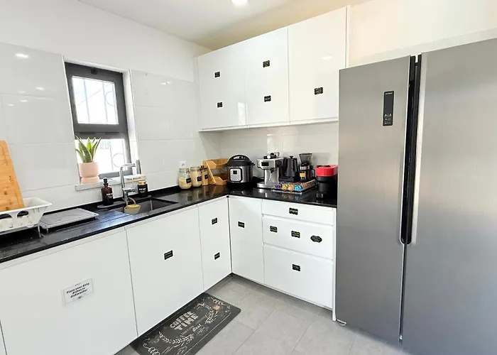 Villa Casa Da Laranjeira- Serene 4bedroom 4bath Pool & Garden Villa, 10 Mins To Vilamoura Marina *
