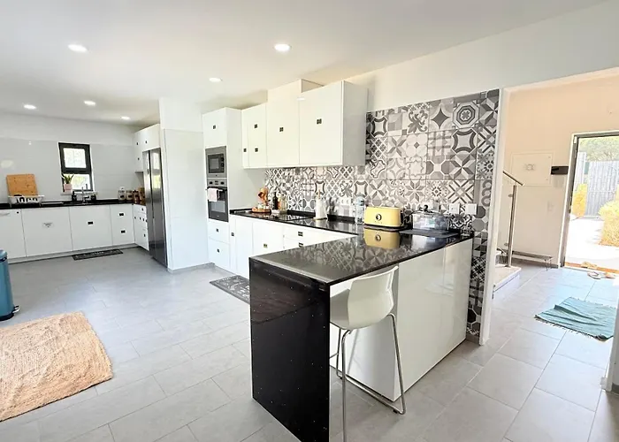 Villa Casa Da Laranjeira- Serene 4bedroom 4bath Pool & Garden Villa, 10 Mins To Vilamoura Marina Quarteira