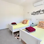 Villa Casa Da Laranjeira- Serene 4bedroom 4bath Pool & Garden Villa, 10 Mins To Vilamoura Marina