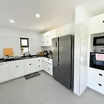 Villa Casa Da Laranjeira- Serene 4bedroom 4bath Pool & Garden Villa, 10 Mins To Vilamoura Marina *
