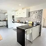 Villa Casa Da Laranjeira- Serene 4bedroom 4bath Pool & Garden Villa, 10 Mins To Vilamoura Marina