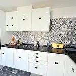 Casa Da Laranjeira- Serene 4bedroom 4bath Pool & Garden Villa, 10 Mins To Vilamoura Marina