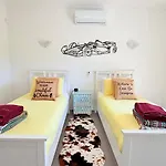 Villa Casa Da Laranjeira- Serene 4bedroom 4bath Pool & Garden Villa, 10 Mins To Vilamoura Marina