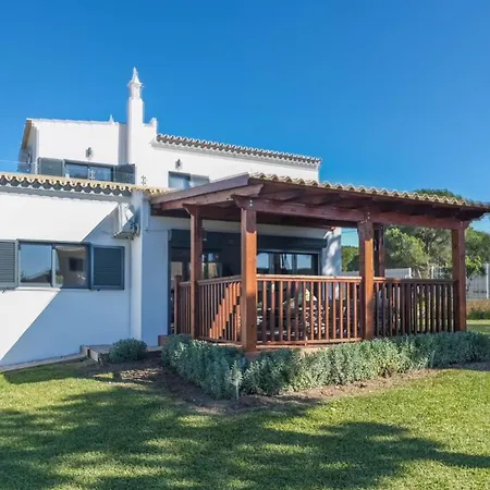 Villa Oasis 4-bedroom Retreat With Pool In Vilamoura Quarteira