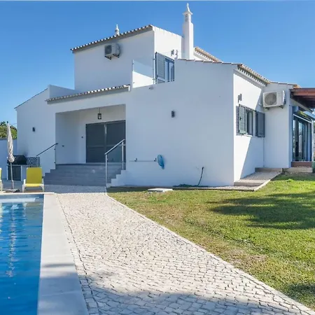 Oasis 4-bedroom Retreat With Pool In Vilamoura
