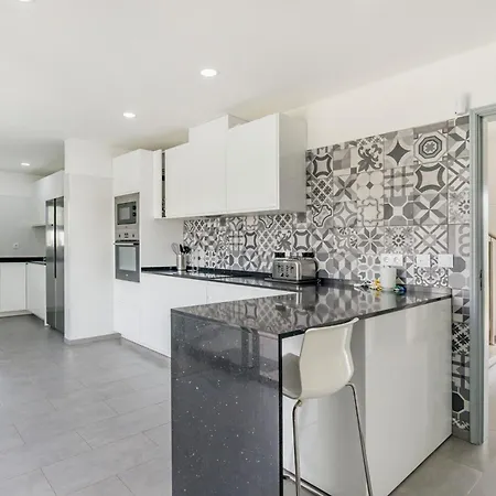 Oasis 4-bedroom Retreat With Pool In Vilamoura * Quarteira