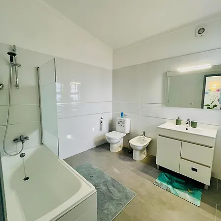 Oasis 4-bedroom Retreat With Pool In Vilamoura * Quarteira