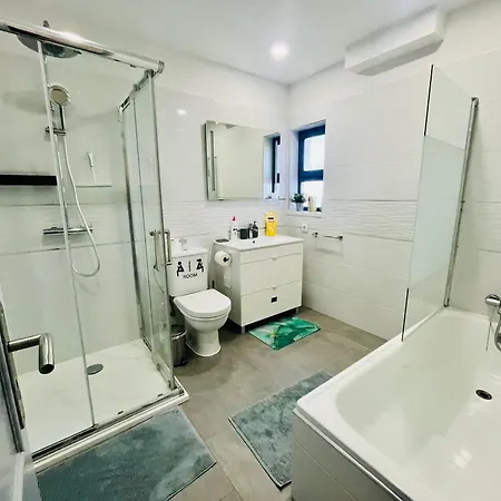 Oasis 4-bedroom Retreat With Pool In Vilamoura