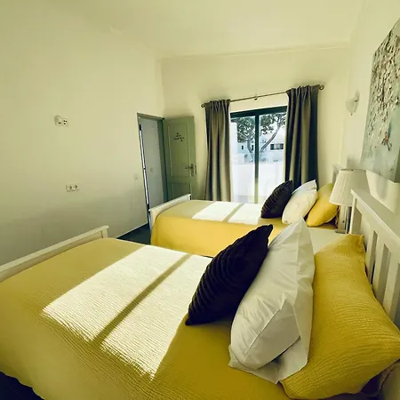 Oasis 4-bedroom Retreat With Pool In Vilamoura *