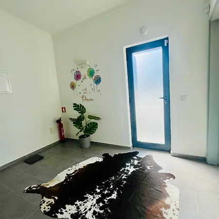Oasis 4-bedroom Retreat With Pool In Vilamoura *