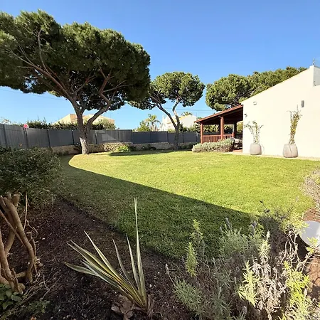 Casa Da Laranjeira- Serene 4bedroom 4bath Pool & Garden Villa, 10 Mins To Vilamoura Marina Villa
