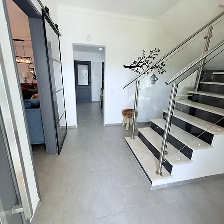 Вилла Casa Da Laranjeira- Serene 4bedroom 4bath Pool & Garden Villa, 10 Mins To Vilamoura Marina Картейра