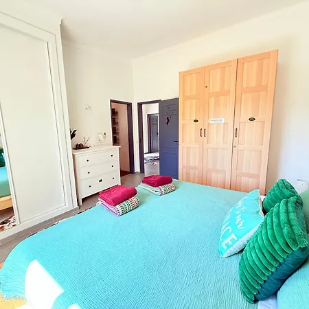 Вилла Casa Da Laranjeira- Serene 4bedroom 4bath Pool & Garden Villa, 10 Mins To Vilamoura Marina *