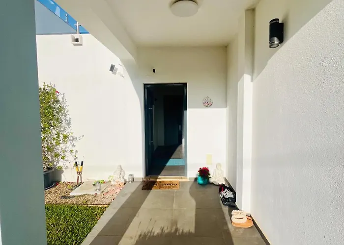 Oasis 4-bedroom Retreat With Pool In Vilamoura