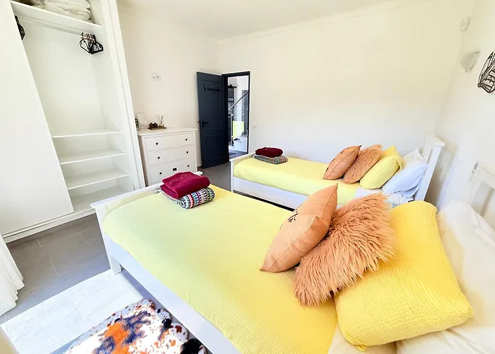 Villa Casa Da Laranjeira- Serene 4bedroom 4bath Pool & Garden Villa, 10 Mins To Vilamoura Marina Quarteira